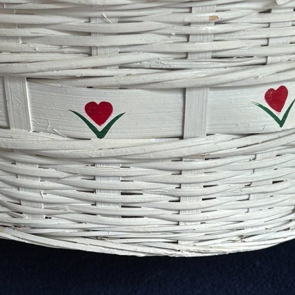 White Wicker Woven Basket With Ceramic Handle - Picture 2 of 7